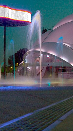 At Plaza del Milenio, Philips LED landscape lighting has created stunning light scenarios which interact with each other