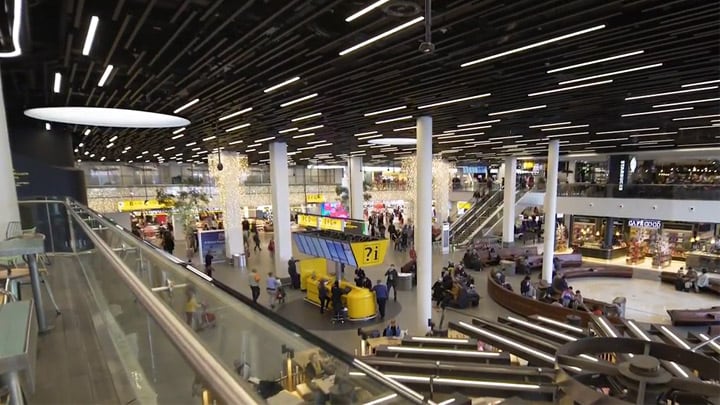 Schiphol Airport opts for Circular lighting, a responsible choice