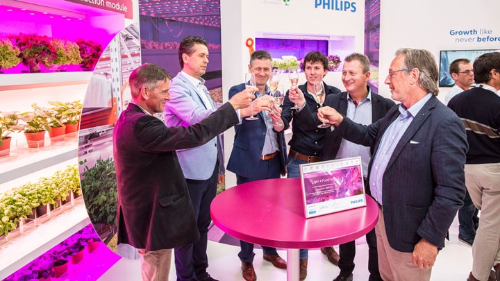 Light4Food joins Philips Horticulture toasting