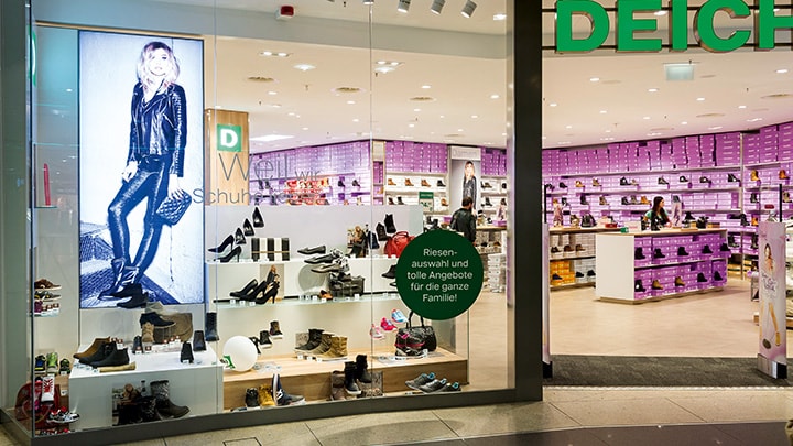 Philips Lighting’s PerfectScene dynamic window: store window lights that stop customers in their tracks