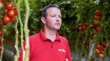 Joost van Asten, Cultivation Manager at Wim Peters Kwekerijen, talking about GrowWise smart spectrum